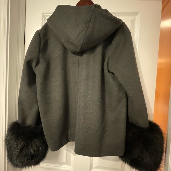 LAUNDRY Short coat with faux fur sleeve detail. Sz XL - Picture 2 of 5
